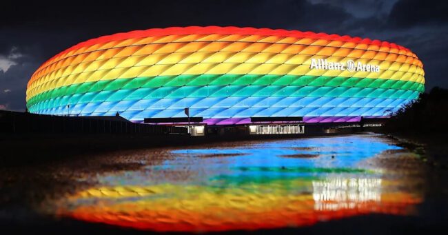 Stadion mit Regenbogen